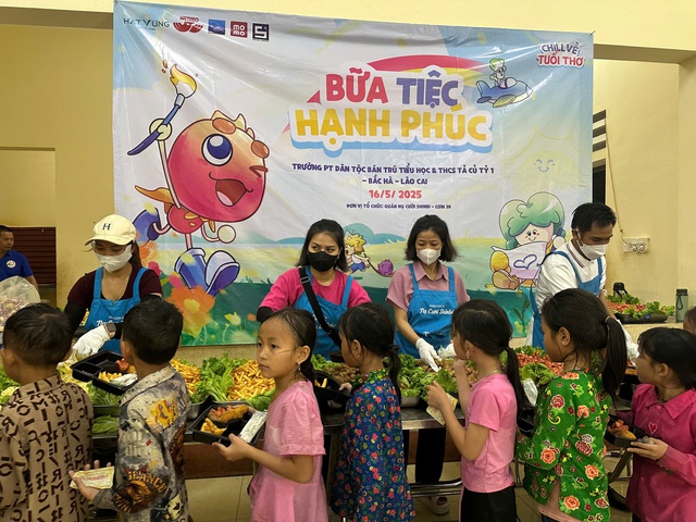 Cơm Treo và bữa tiệc buffet giữa núi rừng: Khi các em nhỏ lần đầu được ăn gà rán, spaghetti- Ảnh 6.