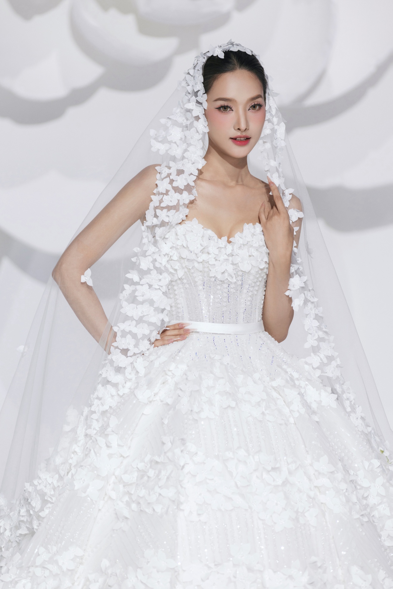 Omni Bridal ra mắt BST Amour Sans Fin với các “nàng thơ” nhan sắc ngọc ngà kiêu sa Thanh Thủy, Khánh Vân, Như Vân- Ảnh 3.
