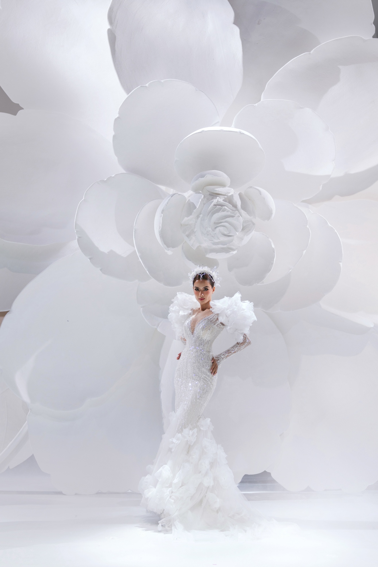Omni Bridal ra mắt BST Amour Sans Fin với các “nàng thơ” nhan sắc ngọc ngà kiêu sa Thanh Thủy, Khánh Vân, Như Vân- Ảnh 5.
