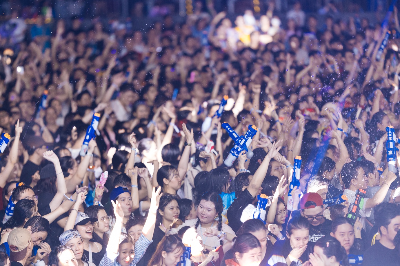 Ravers Đà Nẵng háo hức từng ngày đến Đại tiệc sảng khoái nhất năm cùng Tóc Tiên, Kay Trần, Quang Hùng MasterD và dàn sao đình đám- Ảnh 6.