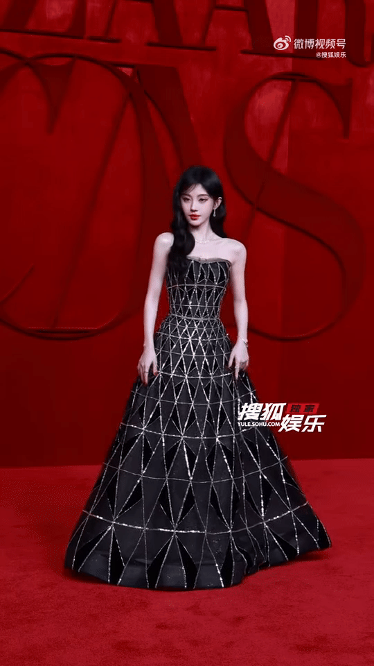 Tưởng Jang Won Young nhưng lại là mỹ nữ 4000 năm trên thảm đỏ: Nhan sắc này không ai giật spotlight nổi- Ảnh 1.