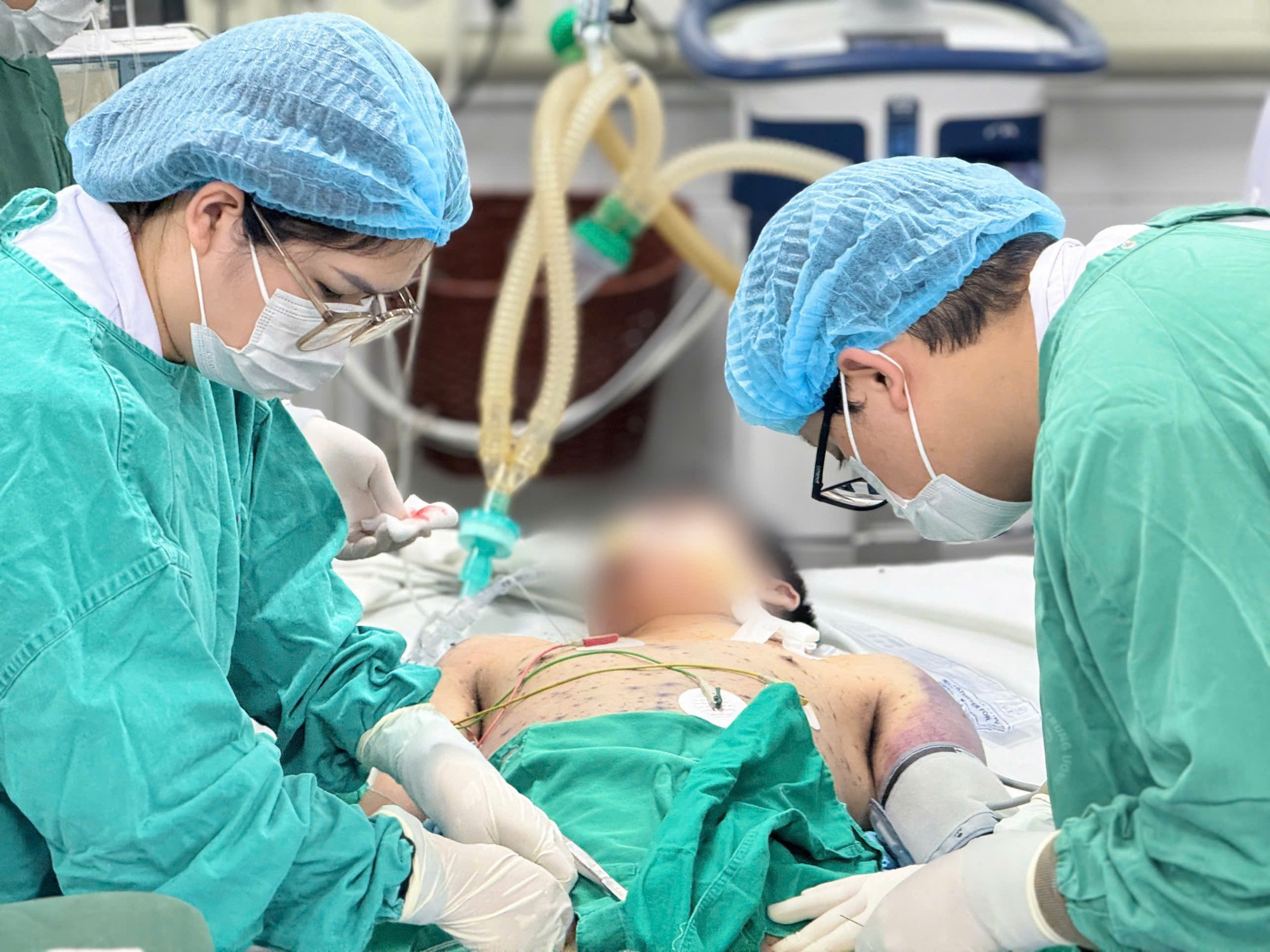 Hàng loạt người trẻ khỏe bị thủy đậu biến chứng nguy kịch: Chuyên gia cảnh báo nếu phát hiện dấu hiệu này- Ảnh 1.