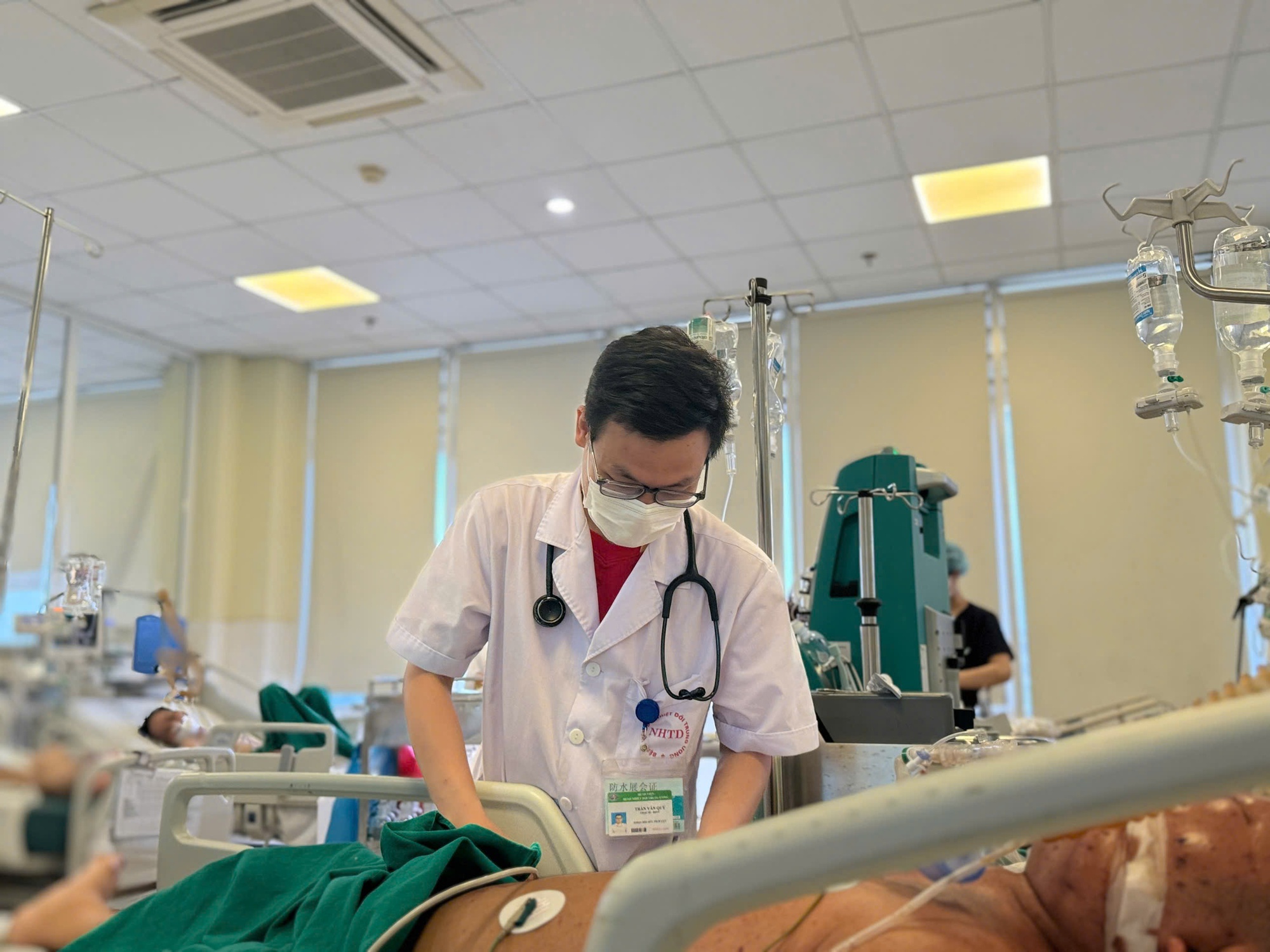 Hàng loạt người trẻ khỏe bị thủy đậu biến chứng nguy kịch: Chuyên gia cảnh báo nếu phát hiện dấu hiệu này- Ảnh 3.