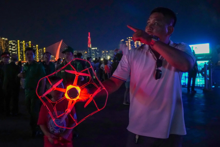 Nhặt được drone mà không trả lại thì có nguy cơ bị phạt tới 02 năm tù- Ảnh 2.