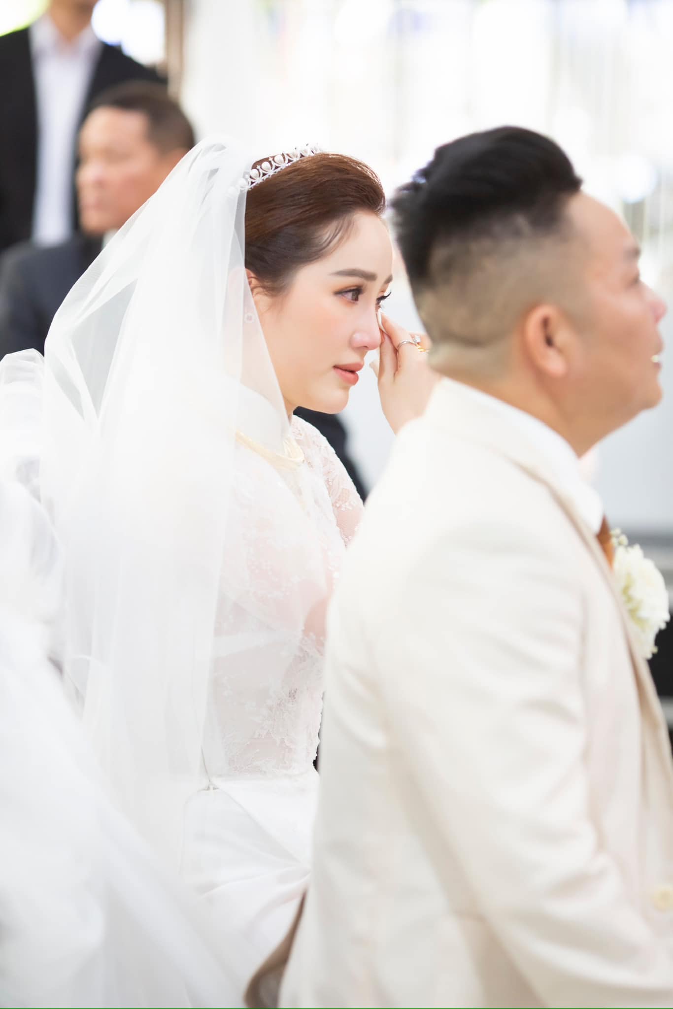 Mỹ nhân Việt lấy chồng giàu nứt vách nhưng kín bưng thông tin, ngày cưới chỉ vỏn vẹn 5 sao Việt tham dự- Ảnh 2.