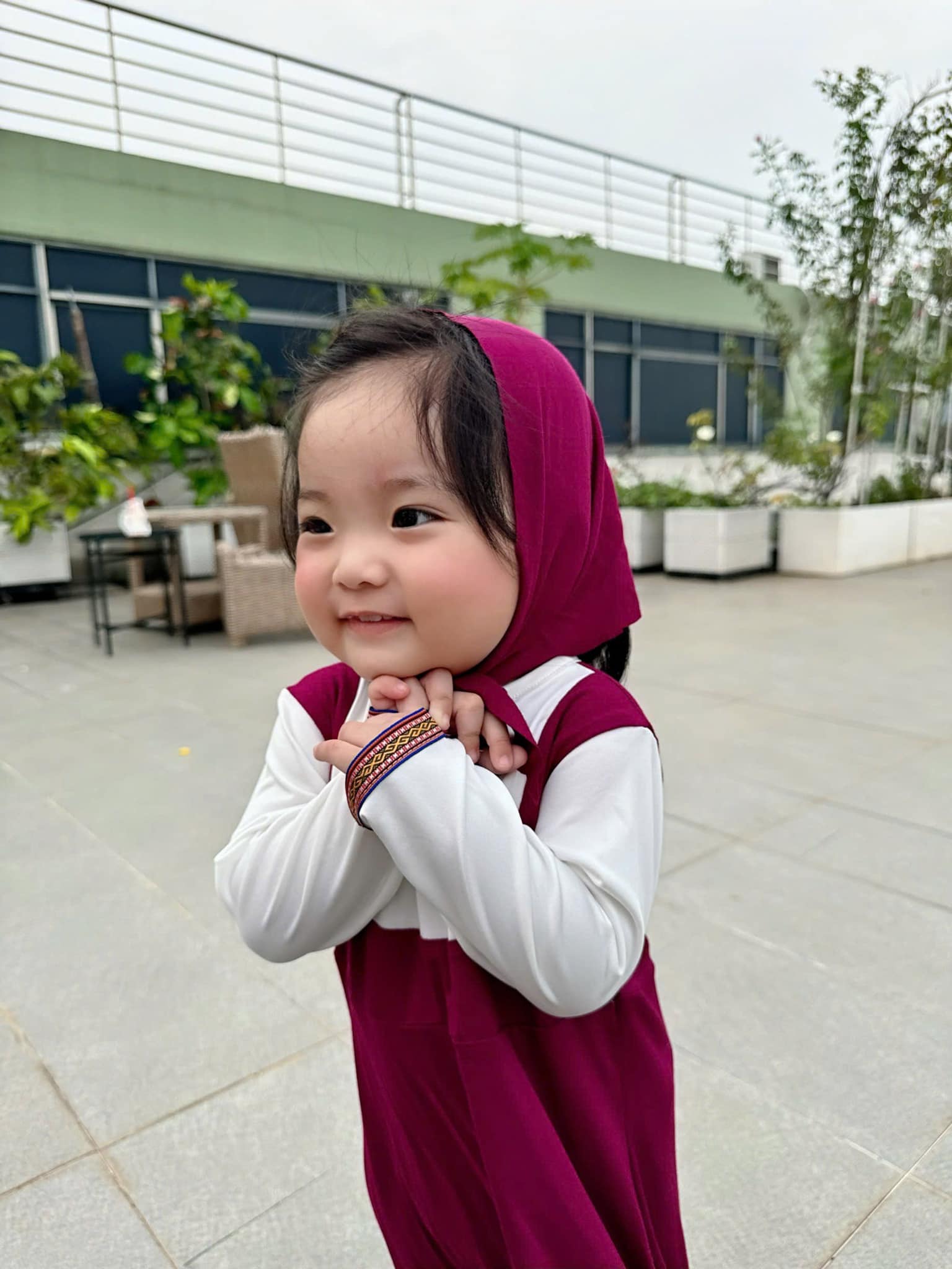 Vẻ đẹp như búp bê của con gái út nhà Khánh Thi-Phan Hiển, đáng yêu cỡ này bảo sao lu mờ bố mẹ nổi tiếng- Ảnh 3.