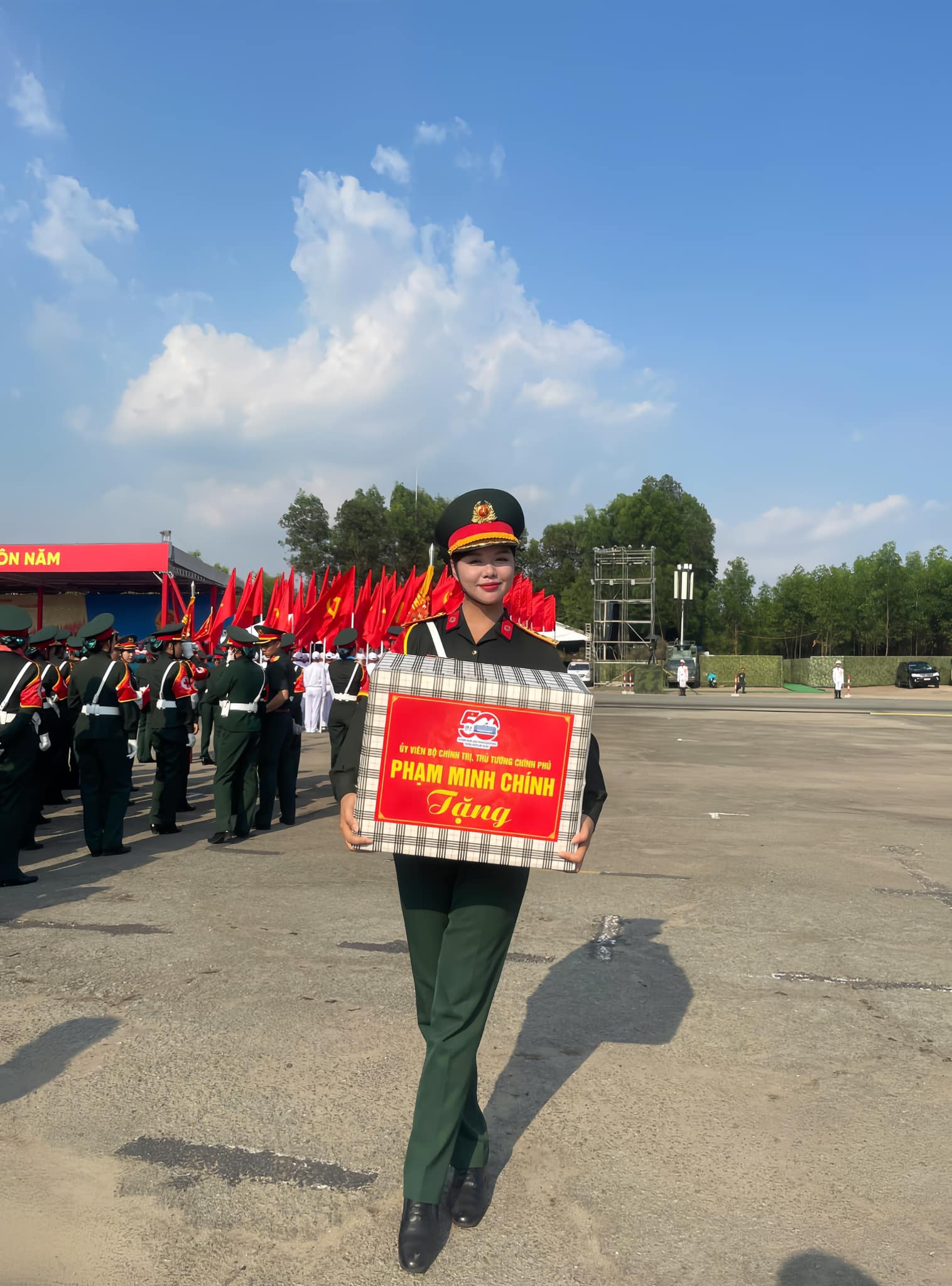 Trung úy Ngô Lâm Phương bất ngờ nổi tiếng mạng xã hội quốc tế, chính chủ lập tức có phản ứng- Ảnh 4.