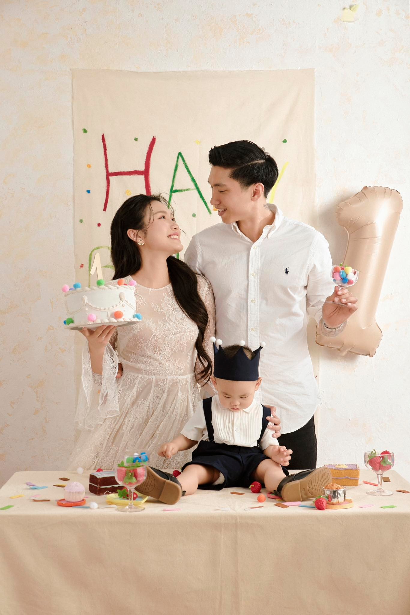 Văn Hậu tung ảnh nét căng mừng sinh nhật con trai, 