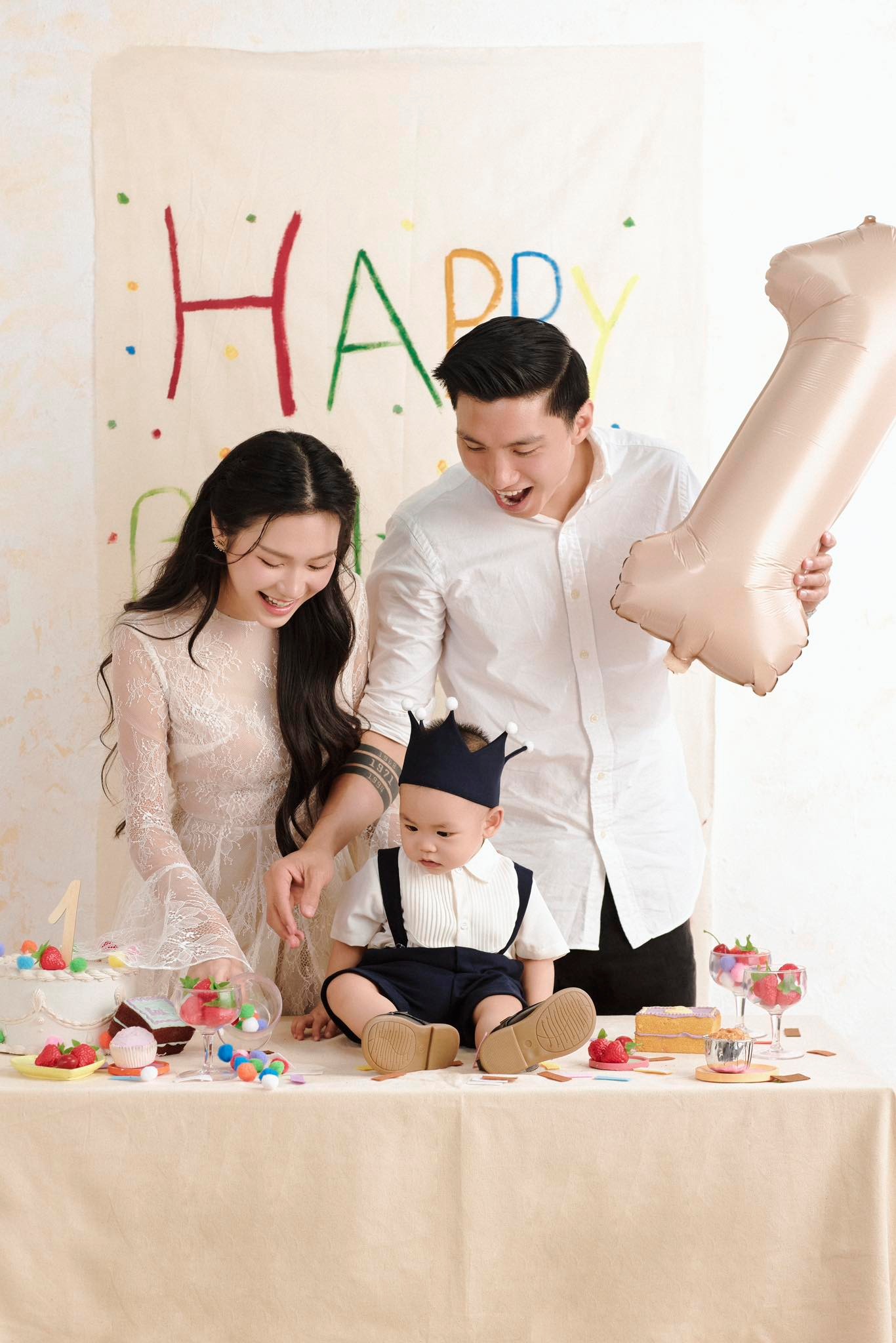 Văn Hậu tung ảnh nét căng mừng sinh nhật con trai, 