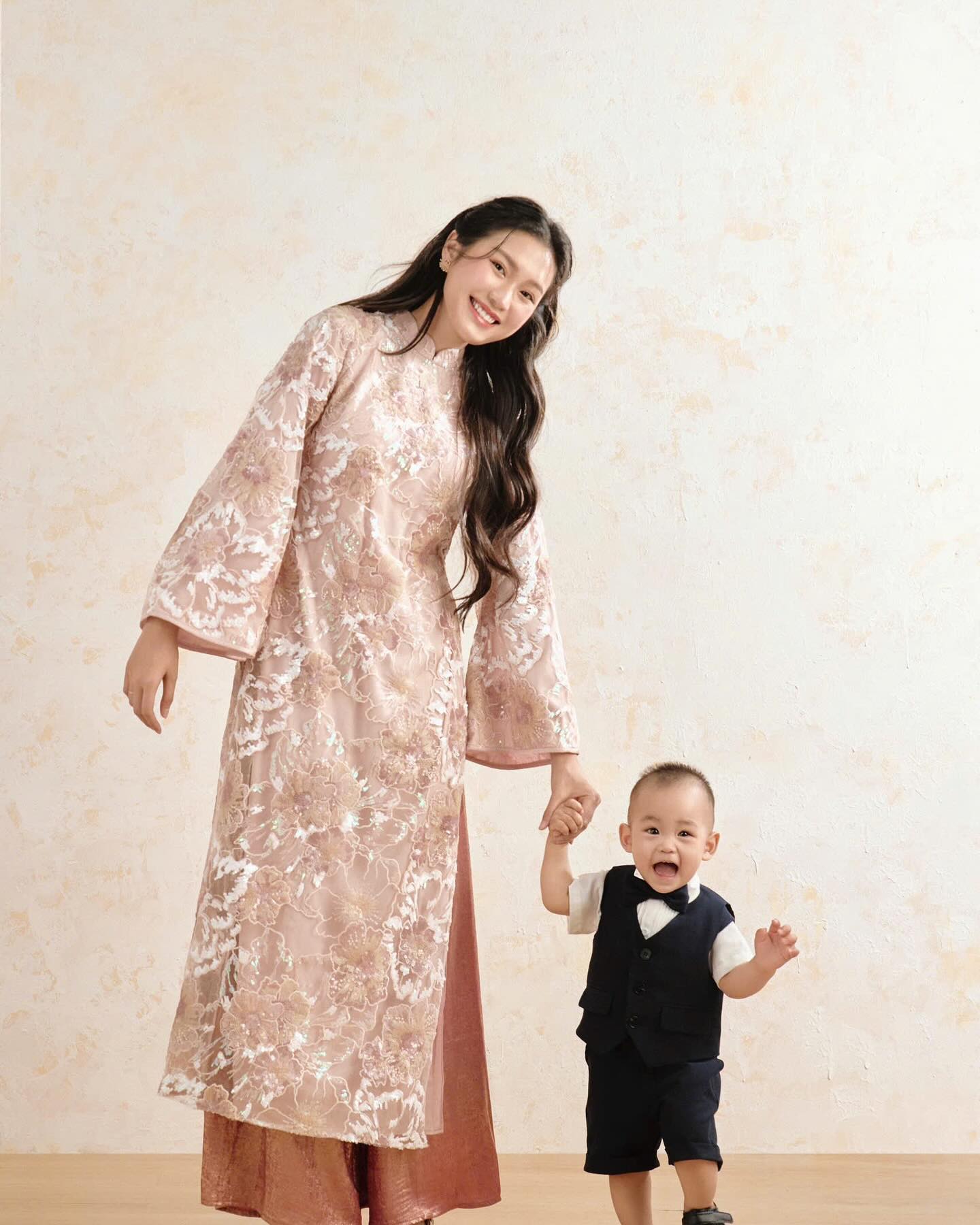 Văn Hậu tung ảnh nét căng mừng sinh nhật con trai, 