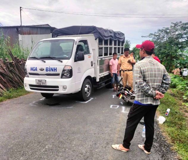 Vụ bắn người rồi tự sát ở Vĩnh Long: Tài xế xe tải có lỗi trong cái chết của bé gái- Ảnh 1.