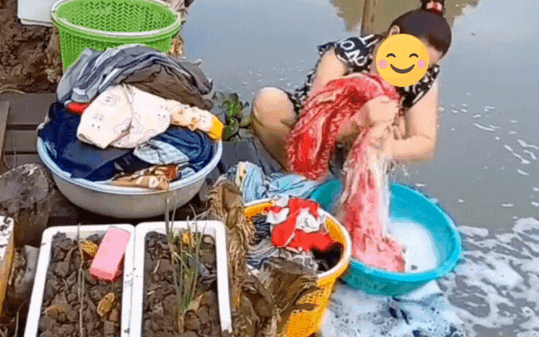 Nàng dâu phải giặt đồ bằng tay cho bố mẹ chồng lẫn anh chồng, netizen phát bực: Người trong cuộc lên tiếng- Ảnh 1.
