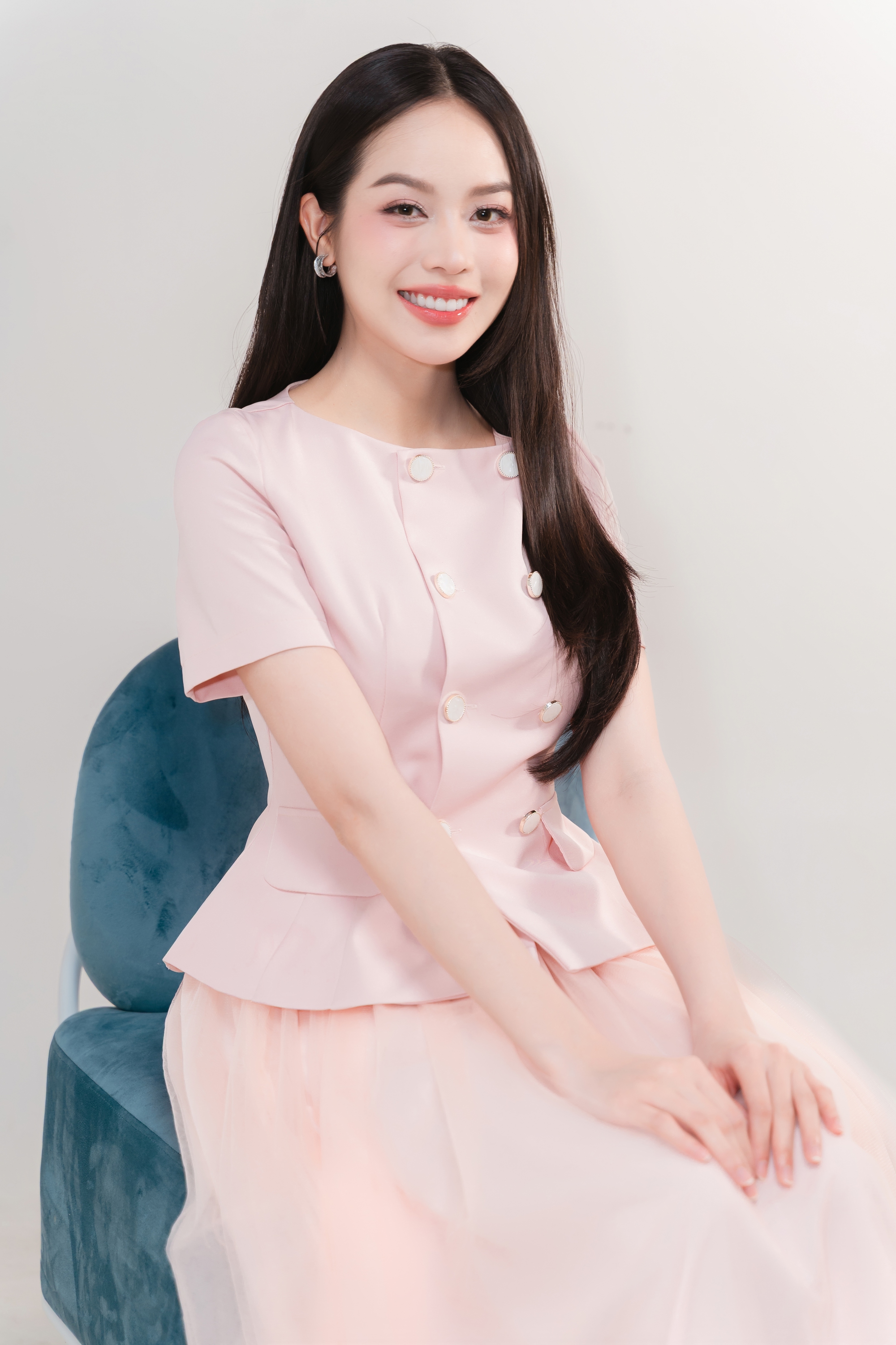 HOT: Hoa hậu Thanh Thuỷ lên tiếng về bức ảnh lộ chuyện hẹn hò, bật mí hành trình nửa năm đương nhiệm Hoa hậu Quốc tế- Ảnh 1. HOT: Hoa hậu Thanh Thuỷ lên tiếng về bức ảnh lộ chuyện hẹn hò, bật mí hành trình nửa năm đương nhiệm Hoa hậu Quốc tế- Ảnh 1.