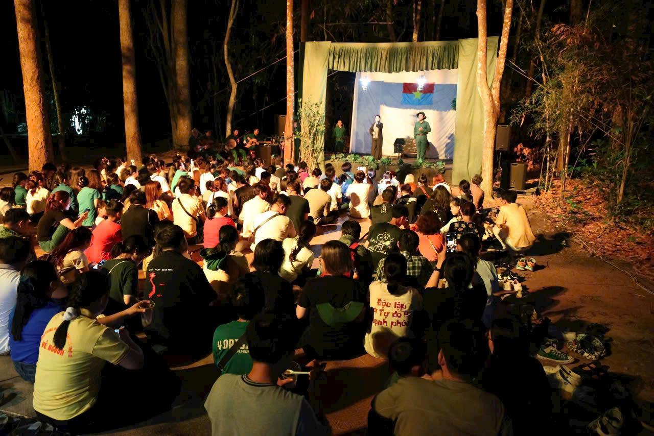 Dịp lễ 30-4: Nườm nượp khách đi Suối Tiên, Củ Chi, tour Biệt động Sài Gòn- Ảnh 7.