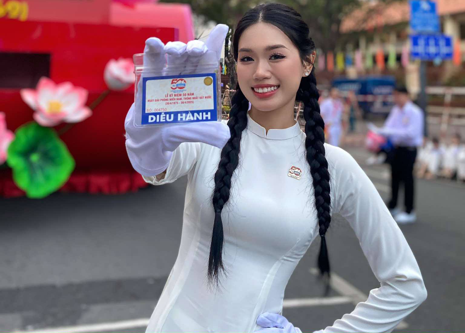 Nữ sinh ĐH Tôn Đức Thắng được tuyển chọn gắt gao để tham gia khối xe Nghi trượng tại Đại lễ 30/4- Ảnh 1.