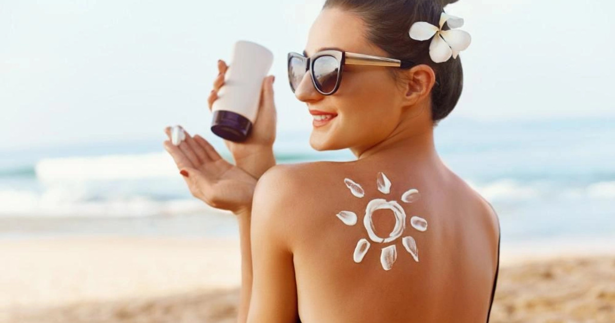 "Must-have" cho chuyến du lịch hè "cháy phố biển": 7 món đồ nhẹ tênh nhưng giúp chị em tự tin tỏa sáng- Ảnh 1.