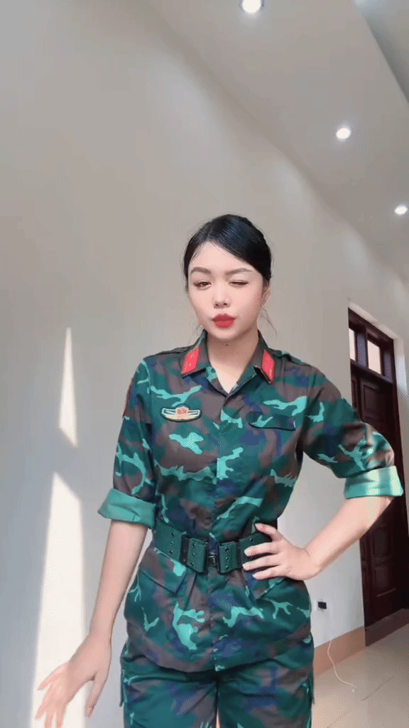 Trung úy Ngô Lâm Phương bất ngờ nổi tiếng mạng xã hội quốc tế, chính chủ lập tức có phản ứng- Ảnh 1.