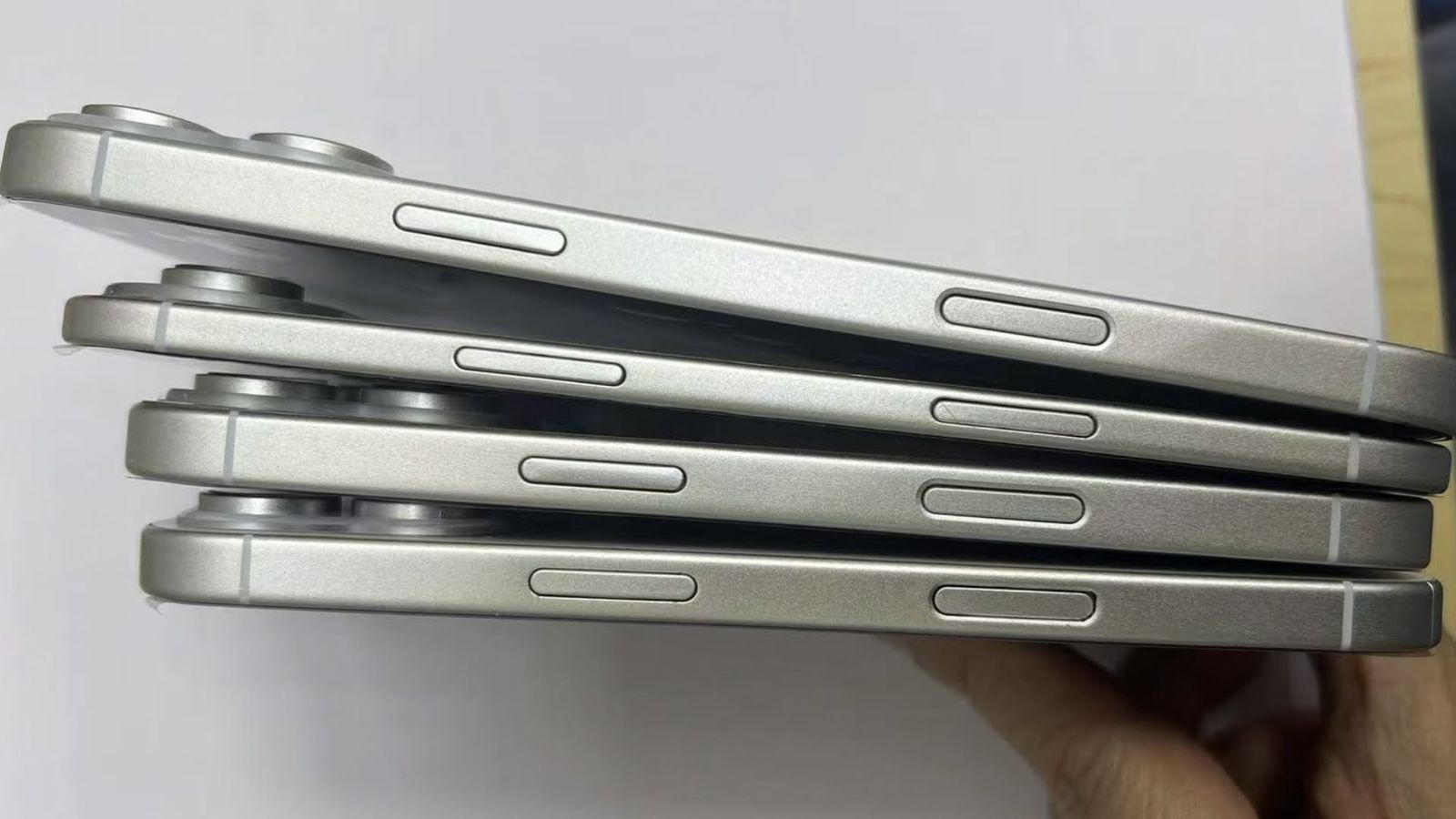 iPhone 17 Air lộ ảnh thực tế gây choáng, "ăn đứt" iPhone 16 Pro Max- Ảnh 2.