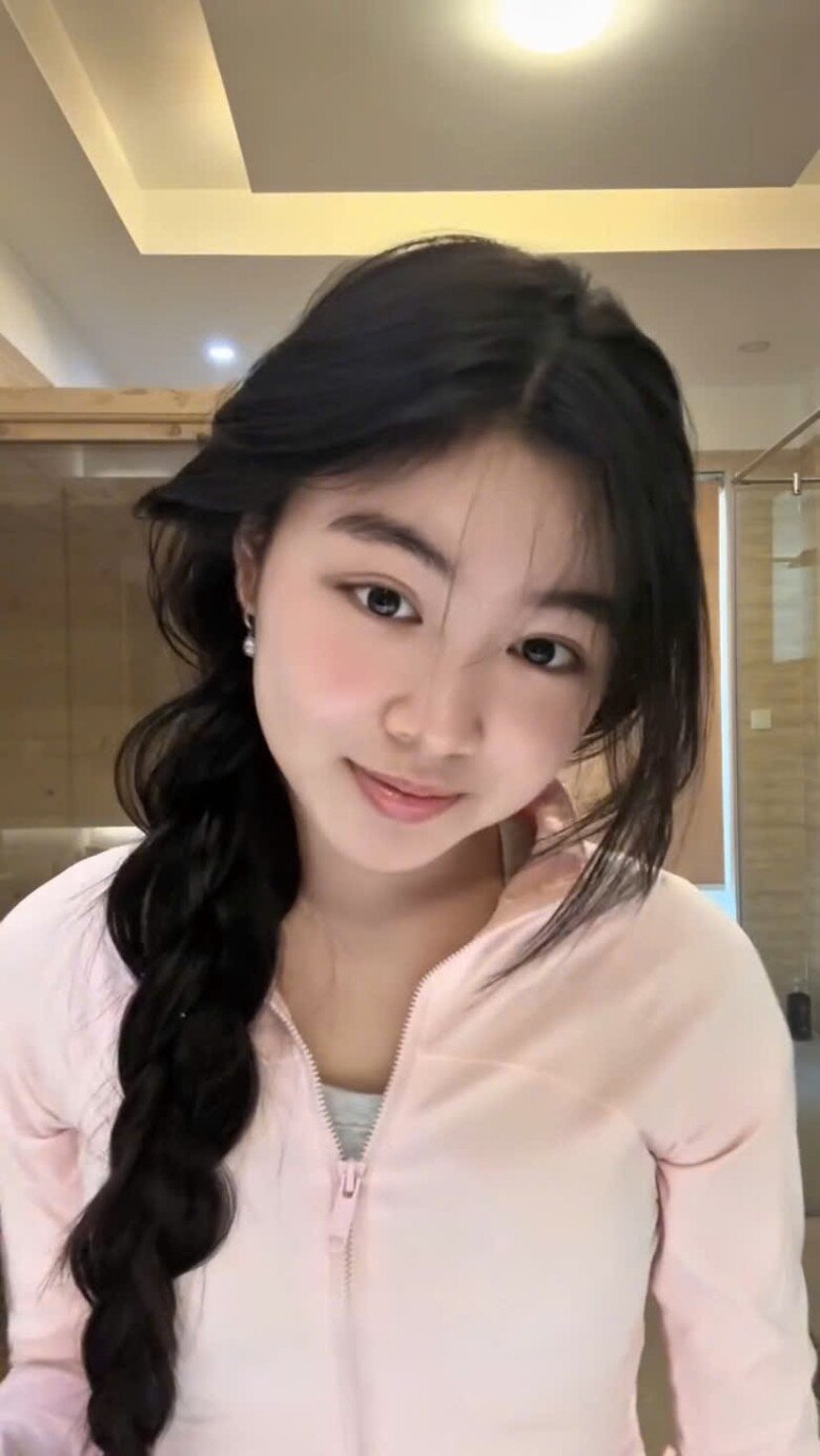 Lọ Lem nhà MC Quyền Linh gây sốt vì mặt mộc không tì vết, hé lộ 1 bí quyết vào buổi sáng giúp da căng bóng, thần thái rạng ngời- Ảnh 2.
