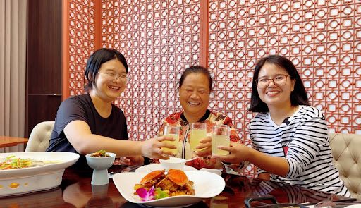 Họp lớp ở nhà hàng sang trọng, tưởng được "ăn chùa" nhờ bạn cũ đại gia, cả lớp ngỡ ngàng phút cuối vì bị chặn lại: Còn phải thanh toán 17 triệu đồng- Ảnh 2.