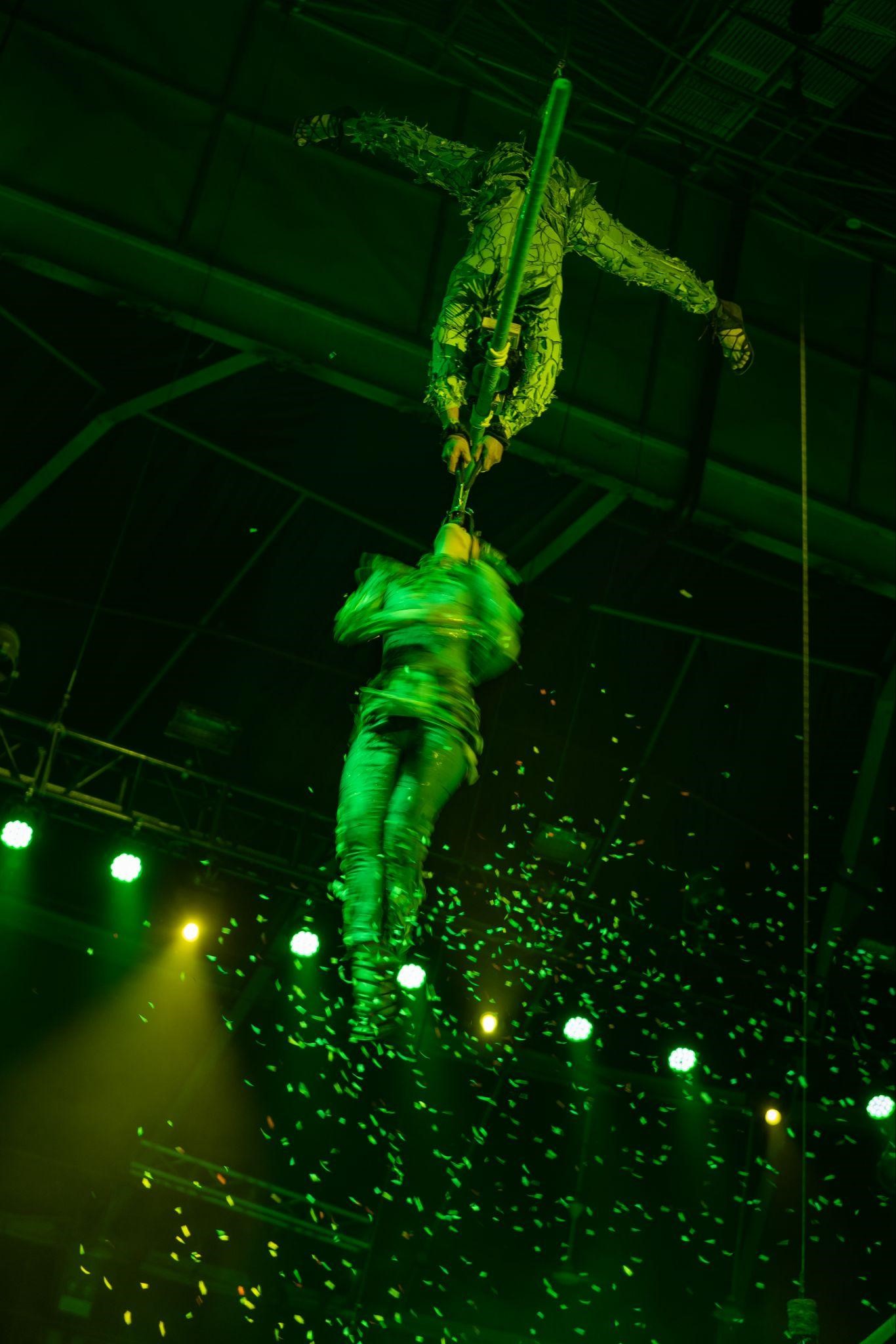 Xiếc Việt gây bão dịp lễ: Săn vé khó hơn concert, sân khấu xứng đáng 100 điểm còn diễn viên thì đẹp miễn chê- Ảnh 14.