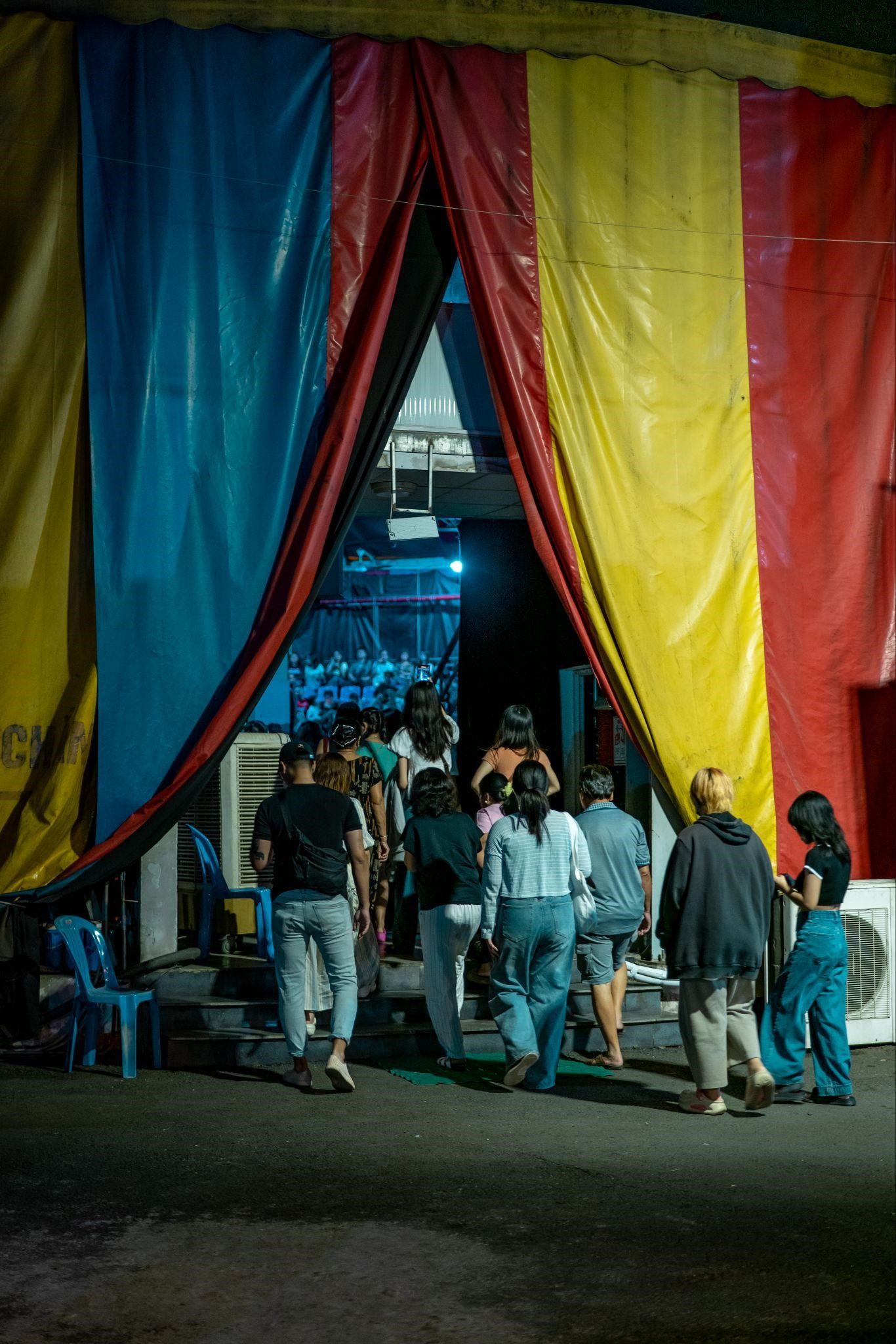 Xiếc Việt gây bão dịp lễ: Săn vé khó hơn concert, sân khấu xứng đáng 100 điểm còn diễn viên thì đẹp miễn chê- Ảnh 4.