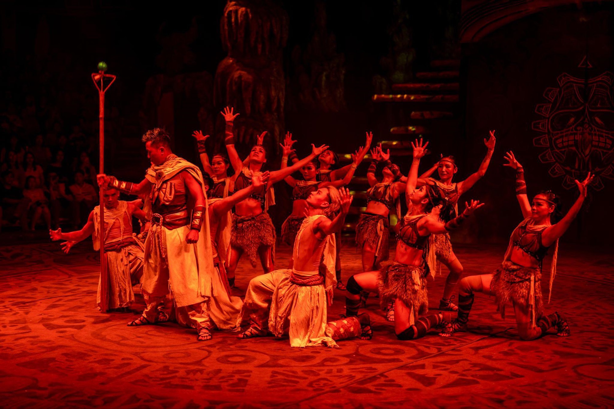 Xiếc Việt gây bão dịp lễ: Săn vé khó hơn concert, sân khấu xứng đáng 100 điểm còn diễn viên thì đẹp miễn chê- Ảnh 5.