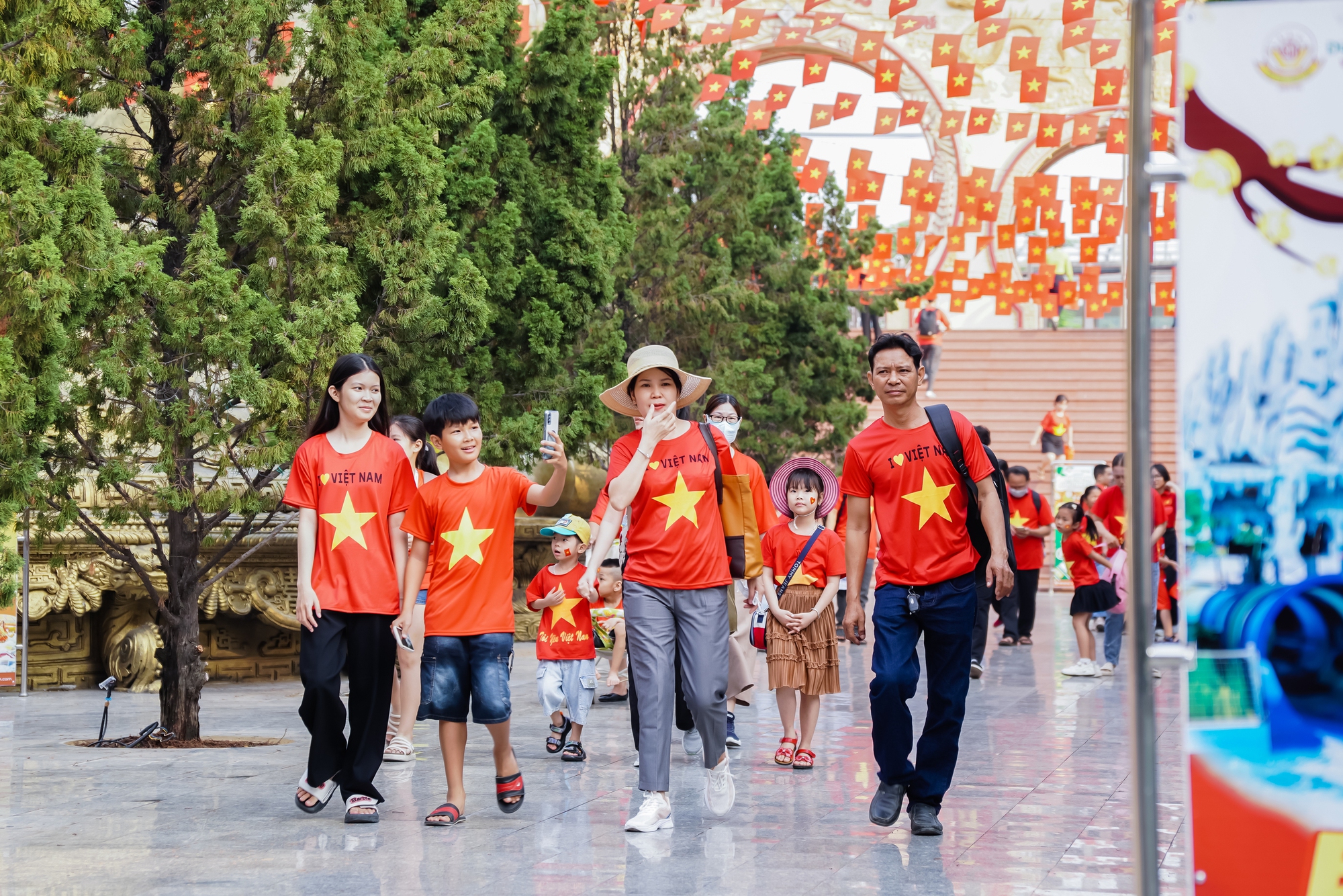 Dịp lễ 30-4: Nườm nượp khách đi Suối Tiên, Củ Chi, tour Biệt động Sài Gòn- Ảnh 1.
