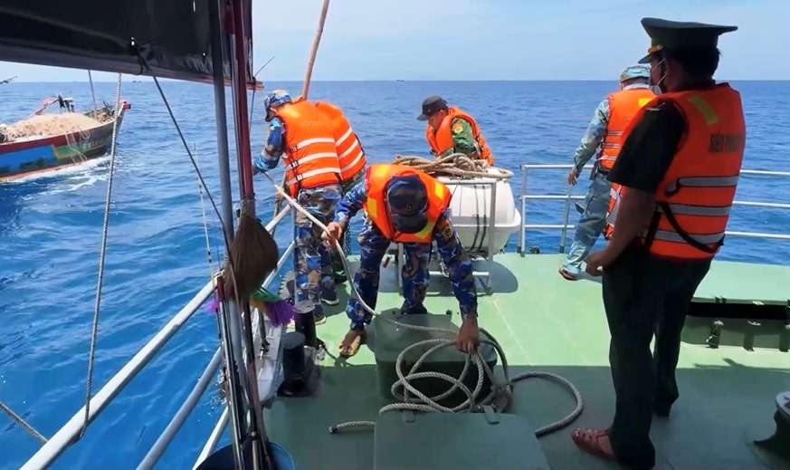 Vụ 4 học sinh mất tích khi tắm biển ở Quảng Ngãi: Tìm thấy thi thể nạn nhân thứ 2- Ảnh 1.
