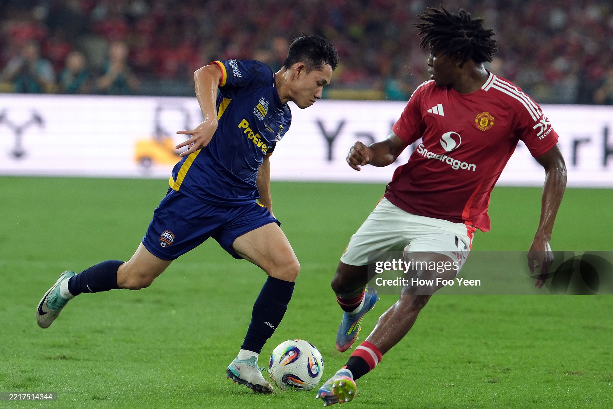 Báo quốc tế cho Hai Long điểm rất cao, tiếc vì chưa chọc thủng lưới Man Utd- Ảnh 1.