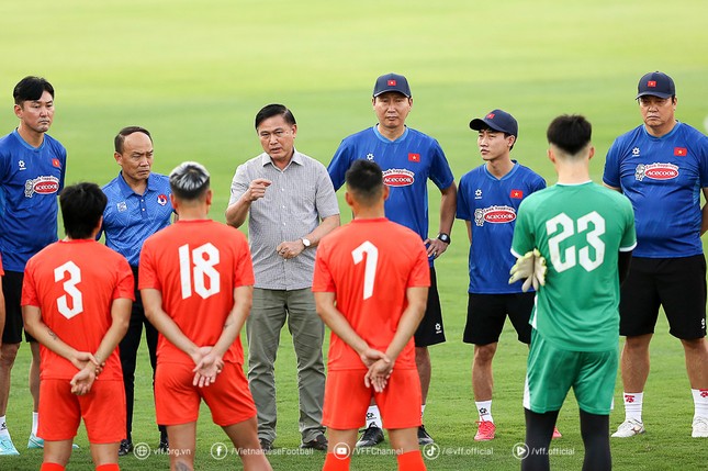 Công Phượng bị vây kín trong ngày đầu trở lại tuyển Việt Nam- Ảnh 1.