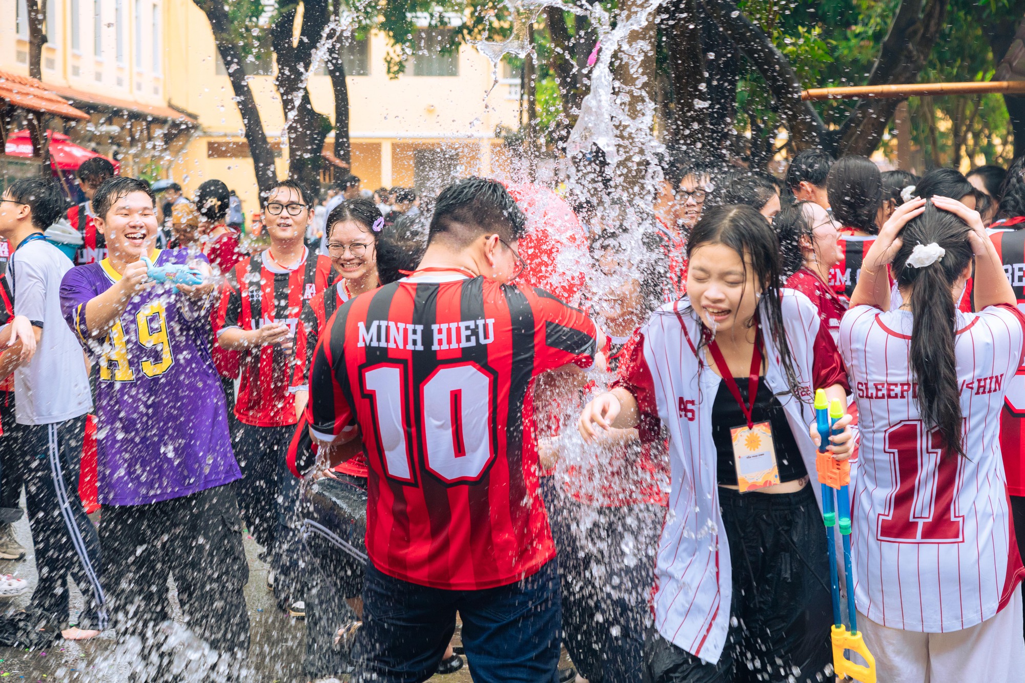 Lễ trưởng thành tri ân tại ngôi trường 112 năm tuổi: Là đoạn kết của thanh xuân nhưng là khởi đầu của tương lai!- Ảnh 4.