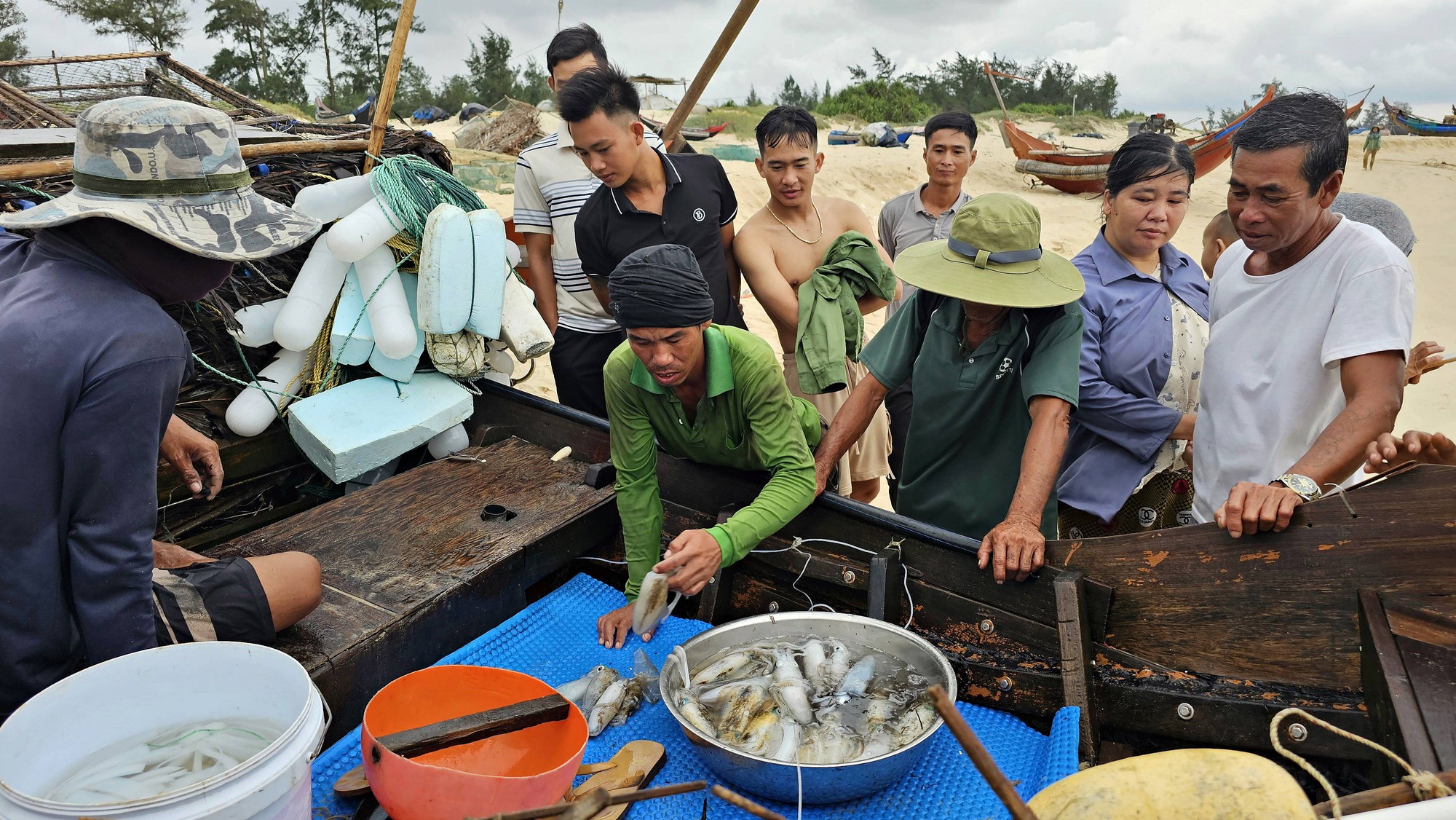 Độc đáo nghề bẫy mực lá của ngư dân bãi ngang- Ảnh 2.