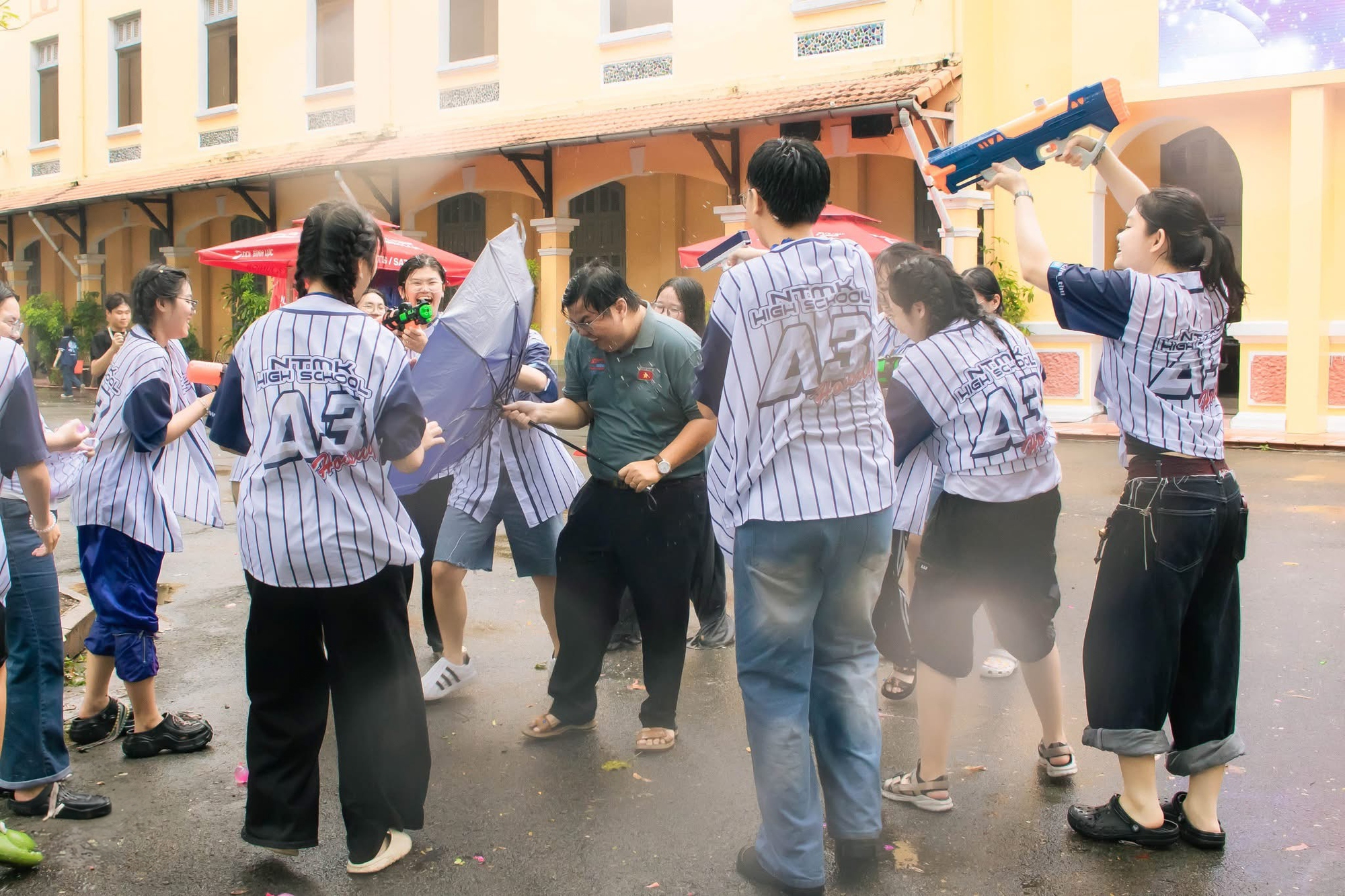 Lễ trưởng thành tri ân tại ngôi trường 112 năm tuổi: Là đoạn kết của thanh xuân nhưng là khởi đầu của tương lai!- Ảnh 5.