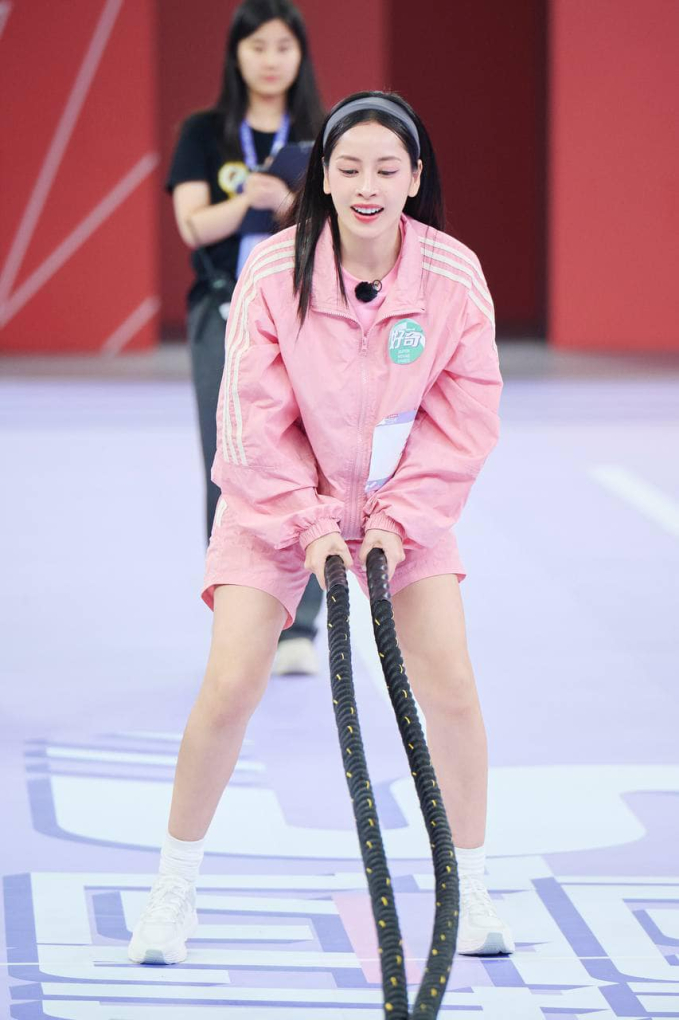 Chi Pu mới chơi Pickleball đã thích smash rồi, trông động tác rất có tiềm năng- Ảnh 3.