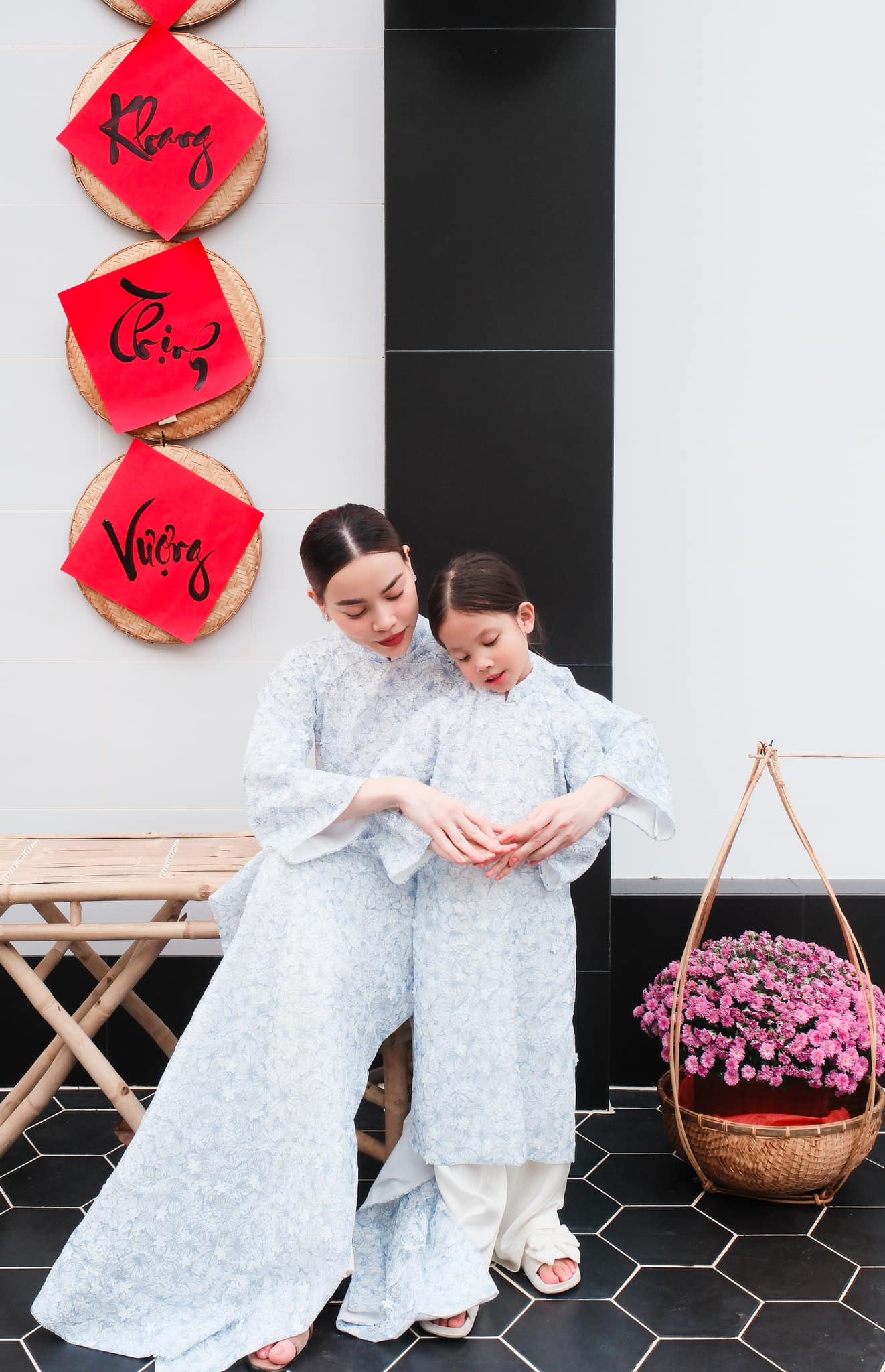 Khoảnh khắc Hồ Ngọc Hà đàn cho con hát khiến dân mạng “tan chảy”, ái nữ lớn lên khéo còn hot hơn mẹ!- Ảnh 6.