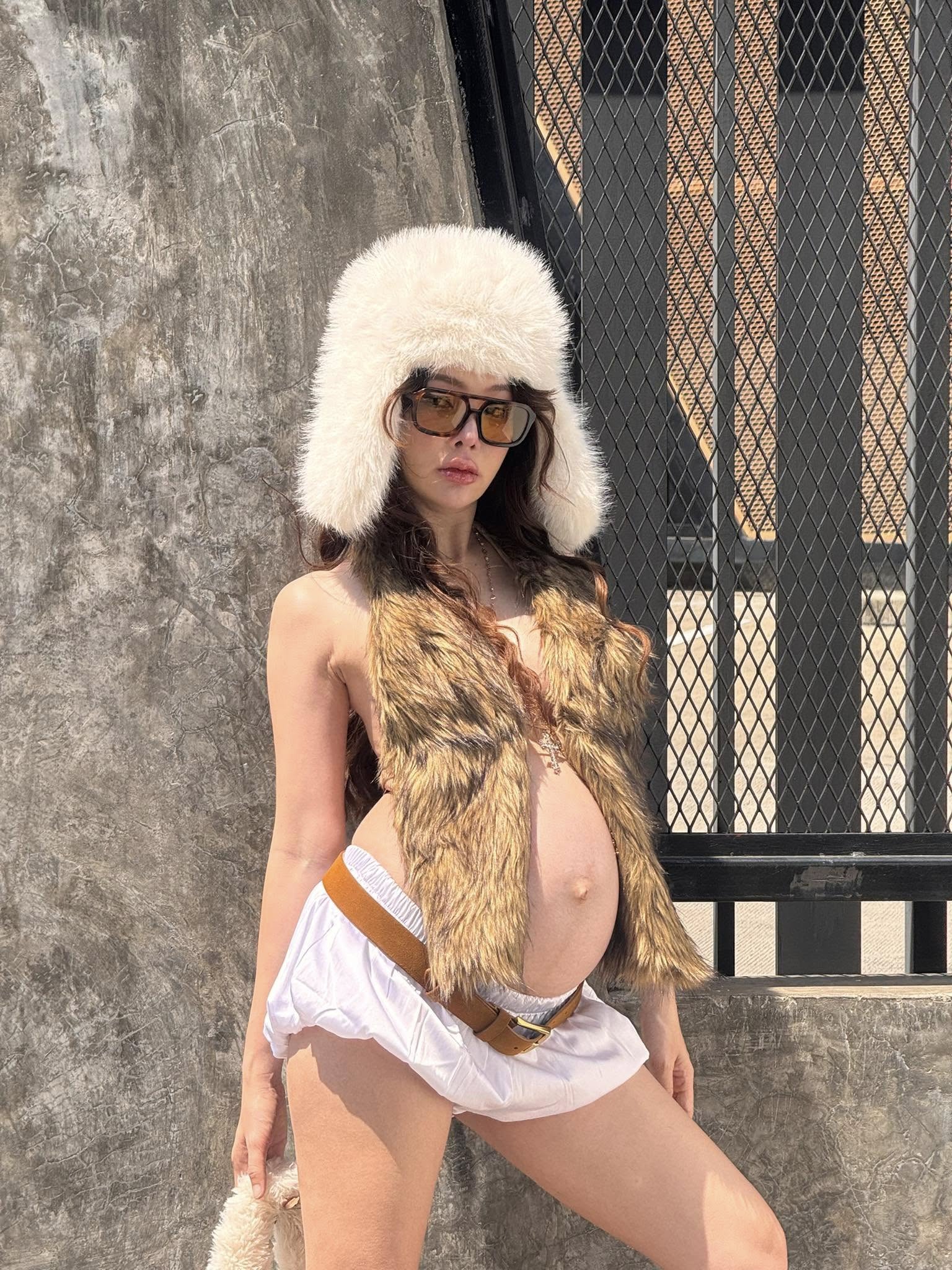 Đi đẻ mà hút gần 20 triệu view, hot mom U40 nhan sắc "đỉnh nóc", đập tan định kiến bà bầu- Ảnh 2.