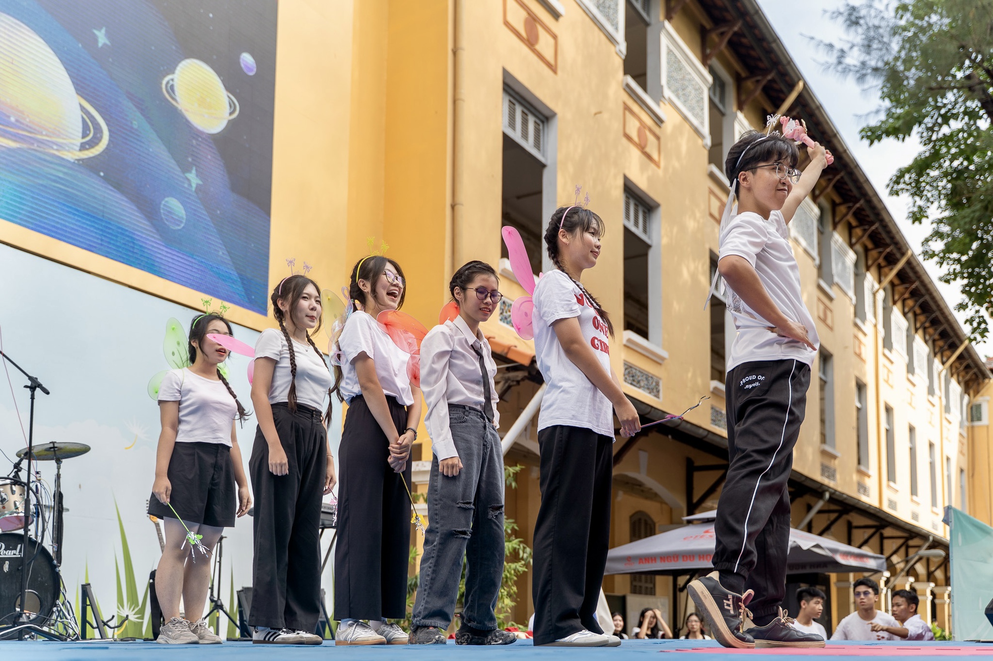 Lễ trưởng thành tri ân tại ngôi trường 112 năm tuổi: Là đoạn kết của thanh xuân nhưng là khởi đầu của tương lai!- Ảnh 3.