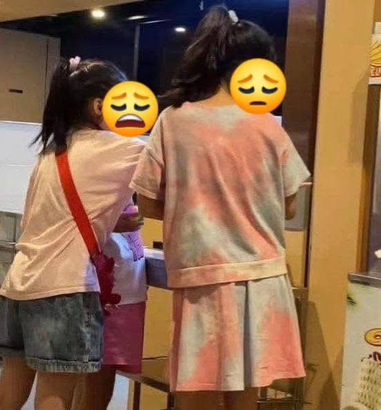 3 đứa trẻ quậy tung máy làm kem ở nhà hàng buffet, lấy lắm rồi bỏ phí, netizen mắng: "Ra đường thì dạy con cho kỹ"- Ảnh 2.