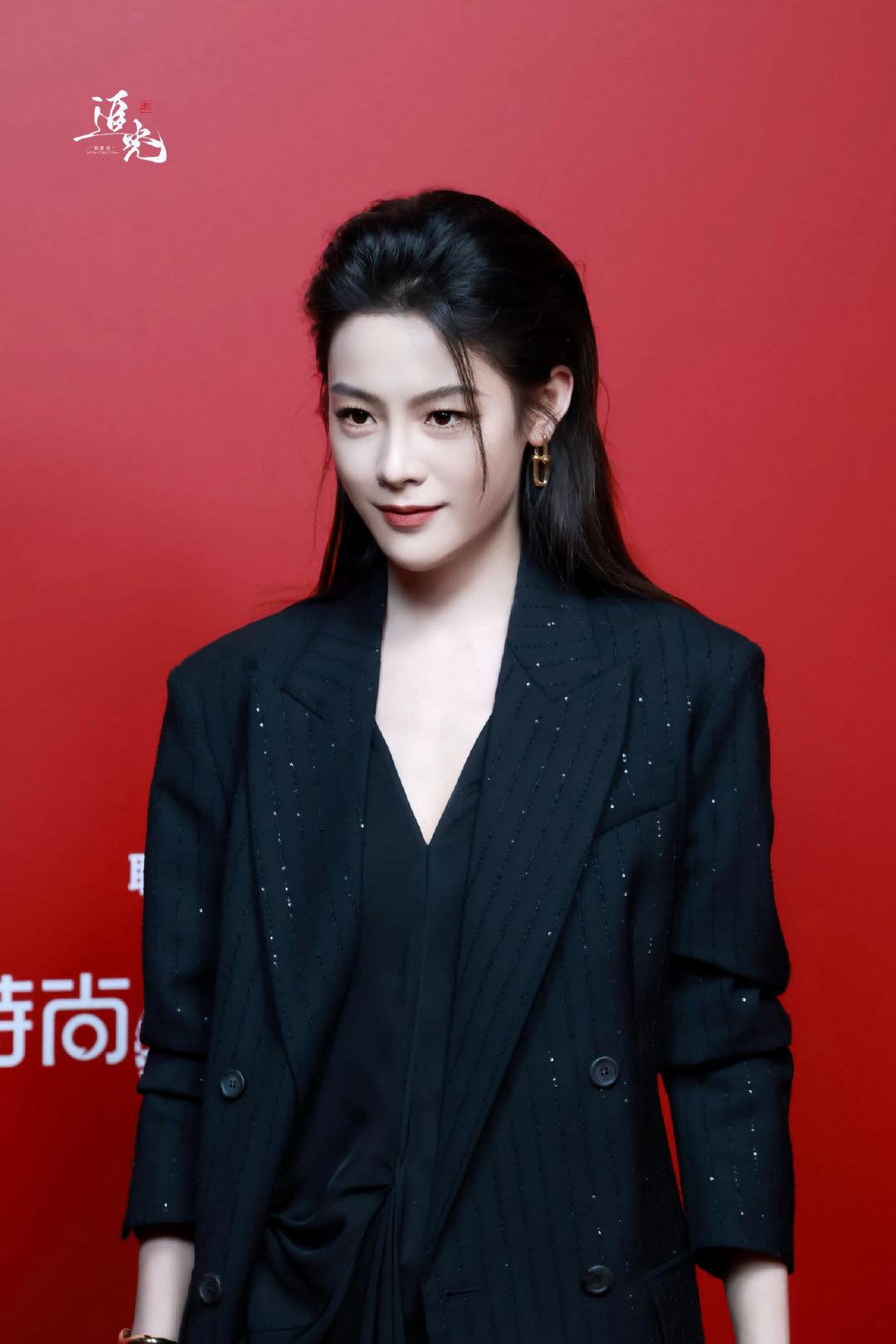 Xuất hiện hung thần thảm đỏ vía nặng hơn cả Getty, khiến "nữ thần thị giác" Cbiz cũng phải bỏ trốn- Ảnh 12.