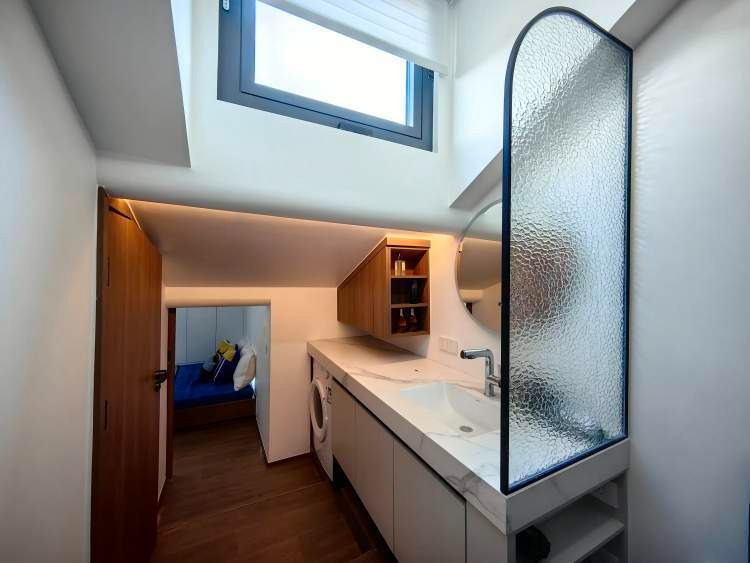 6 thành viên sống chen chúc trong căn nhà 20m²: Muốn leo cầu thang phải cúi người khom lưng, nhìn thôi đã muốn nghẹt thở!- Ảnh 8.