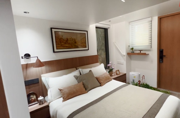 6 thành viên sống chen chúc trong căn nhà 20m²: Muốn leo cầu thang phải cúi người khom lưng, nhìn thôi đã muốn nghẹt thở!- Ảnh 4.