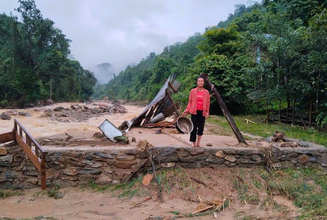 Lũ quét ập về trong đêm, nhiều nhà ở xã biên giới Nghệ An tan hoang- Ảnh 4.