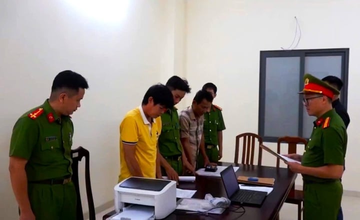 Bắt 2 huấn luyện viên bóng đá ăn chặn 2,7 tỷ đồng của vận động viên- Ảnh 1.