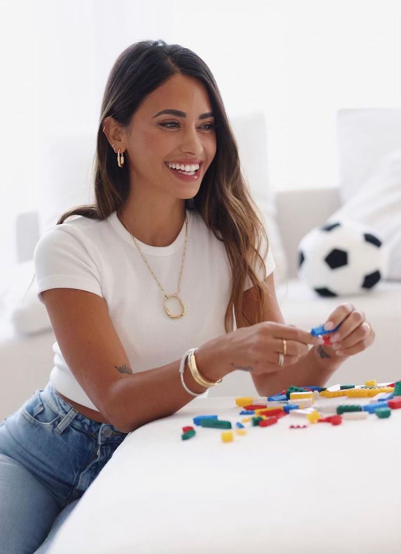 Top 10 nàng WAGs giàu nhất thế giới: Bạn gái Ronaldo phất "như diều gặp gió" vẫn thua xa biểu tượng Victoria Beckham, vợ Messi gây bất ngờ- Ảnh 2.