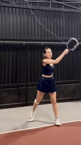 Chi Pu mới chơi Pickleball đã thích smash rồi, trông động tác rất có tiềm năng- Ảnh 1.