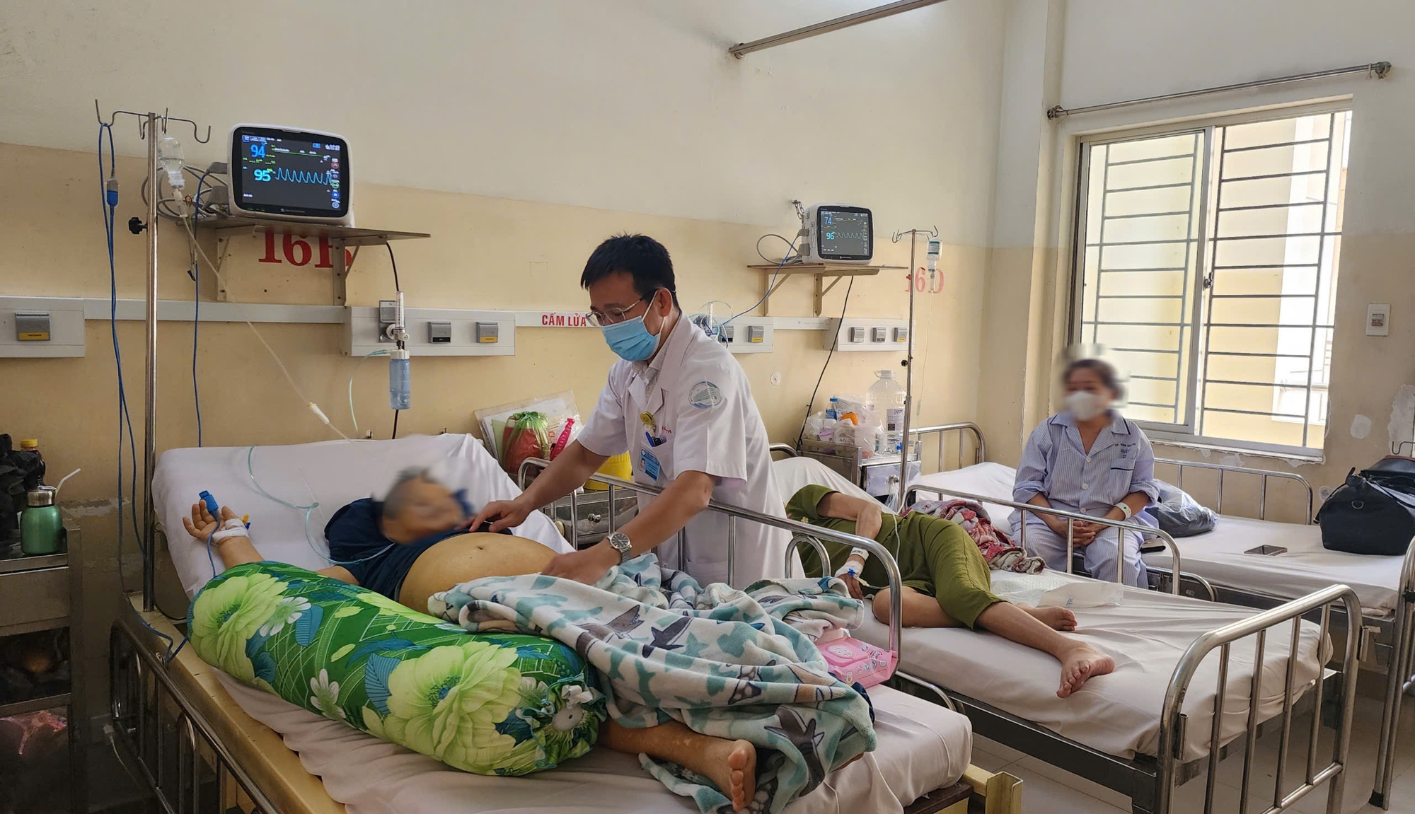 TP HCM: Số ca COVID-19 tăng nhanh do biến thể NB.1.8.1- Ảnh 1.