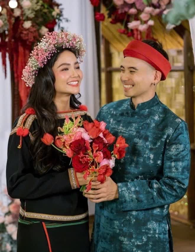 Hóng tin vui Vbiz: 1 Hoa hậu quốc dân vừa lấy chồng, đang mang thai con đầu lòng!- Ảnh 10.