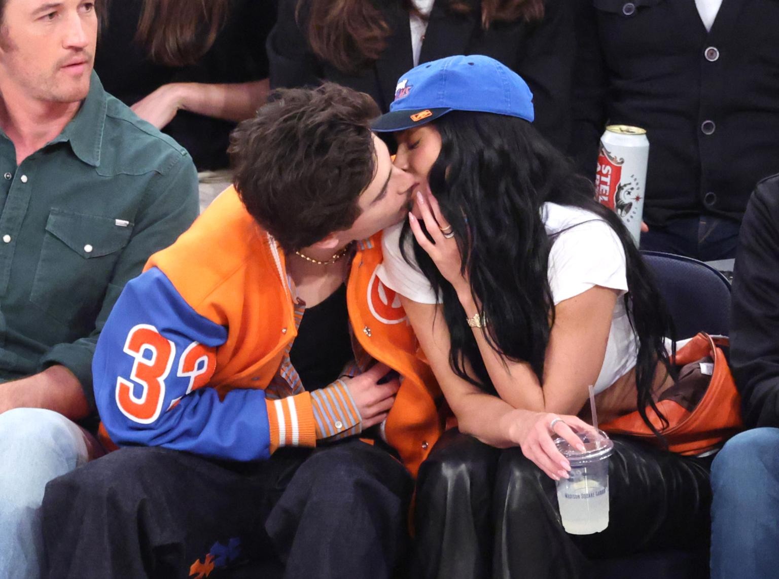 Kylie Jenner và người tình xem bóng thì ít mà thân mật thì nhiều: Đắm chìm trong tình yêu hay chỉ là Kylie Jenner và người tình xem bóng thì ít mà thân mật thì nhiều: Đắm chìm trong tình yêu hay chỉ là