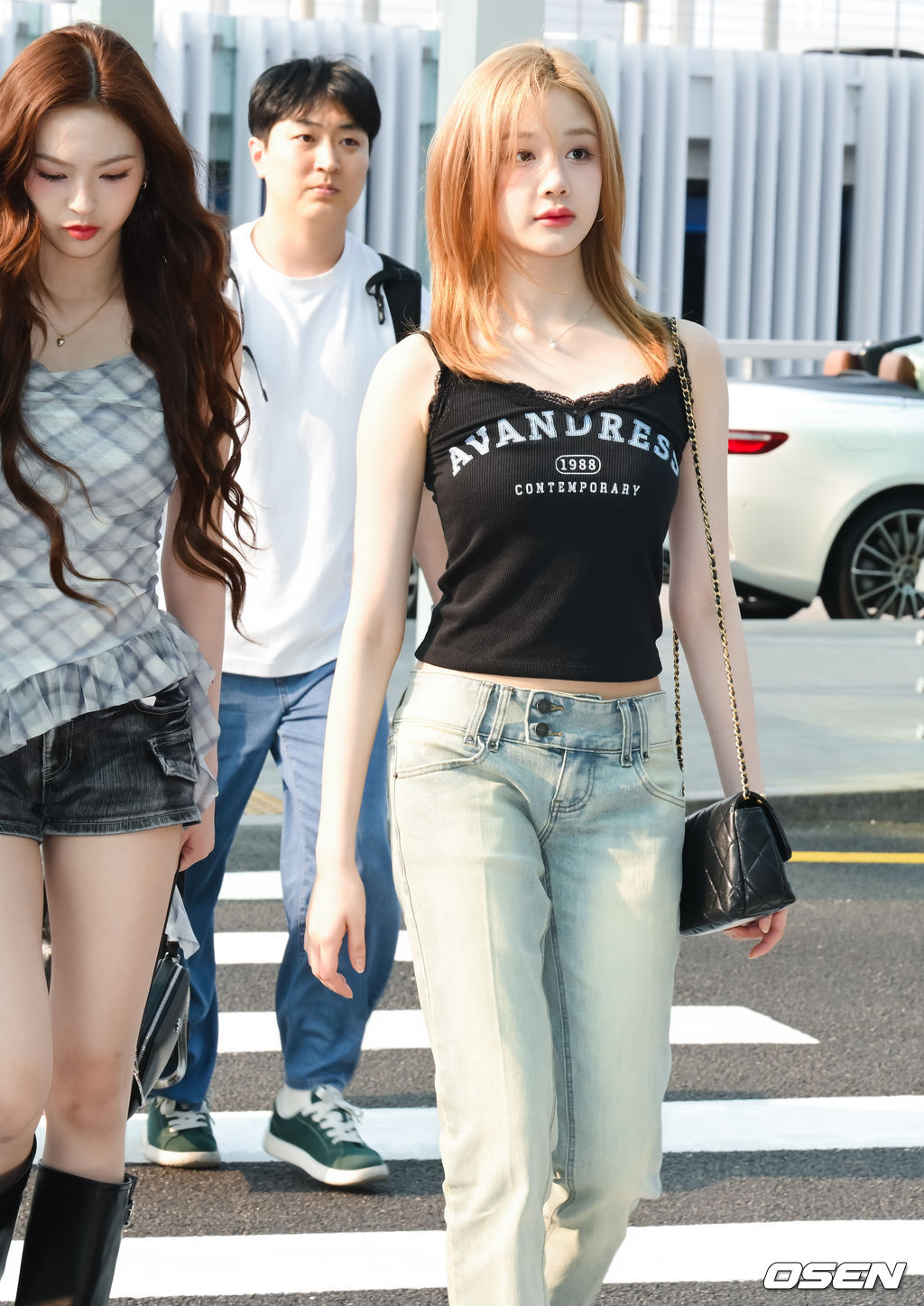 "Em gái BLACKPINK" xúng xính sang Việt Nam: Quân đoàn mỹ nhân đẹp nức nở, "tiểu Jennie" nổi nhất vì điều này- Ảnh 15.